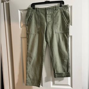 American Eagle Outfitters Olive Cropped Pants (in style of OG 107)